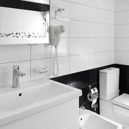 18 Center Hotel 4*