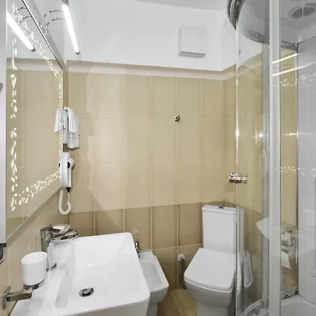 Hotel 18 Center 4*