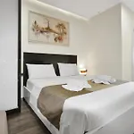 18 Center 4* Tirana