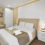 18 Center Tirana