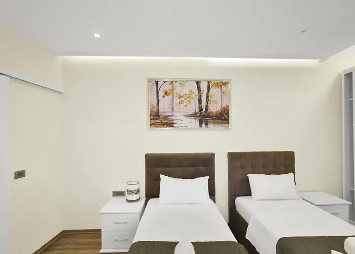 18 Center تيرانا