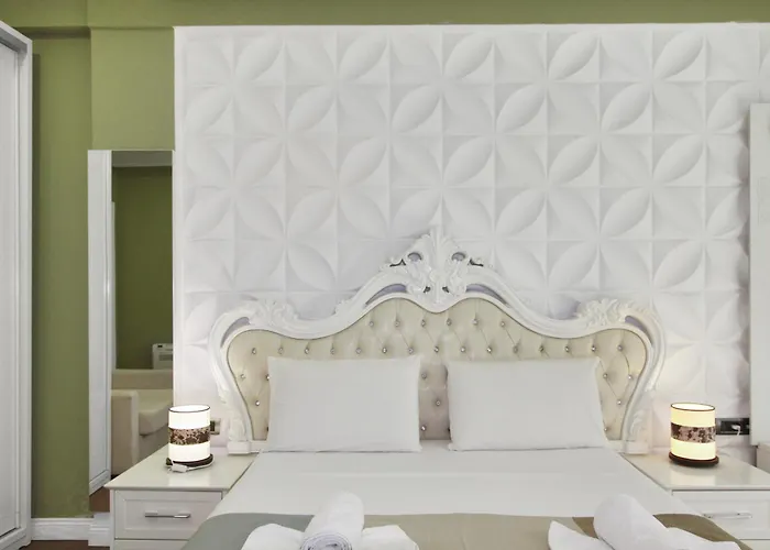 18 Center تيرانا