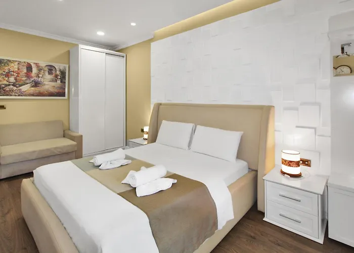 18 Center تيرانا